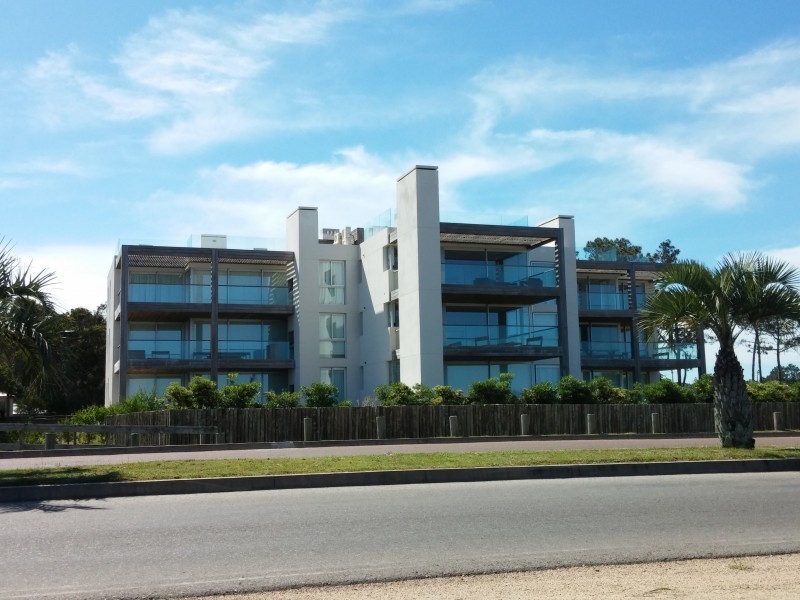 Excelente departamento amplio y moderno en alquiler sobre Ruta 10 próximo a Bikini Beach